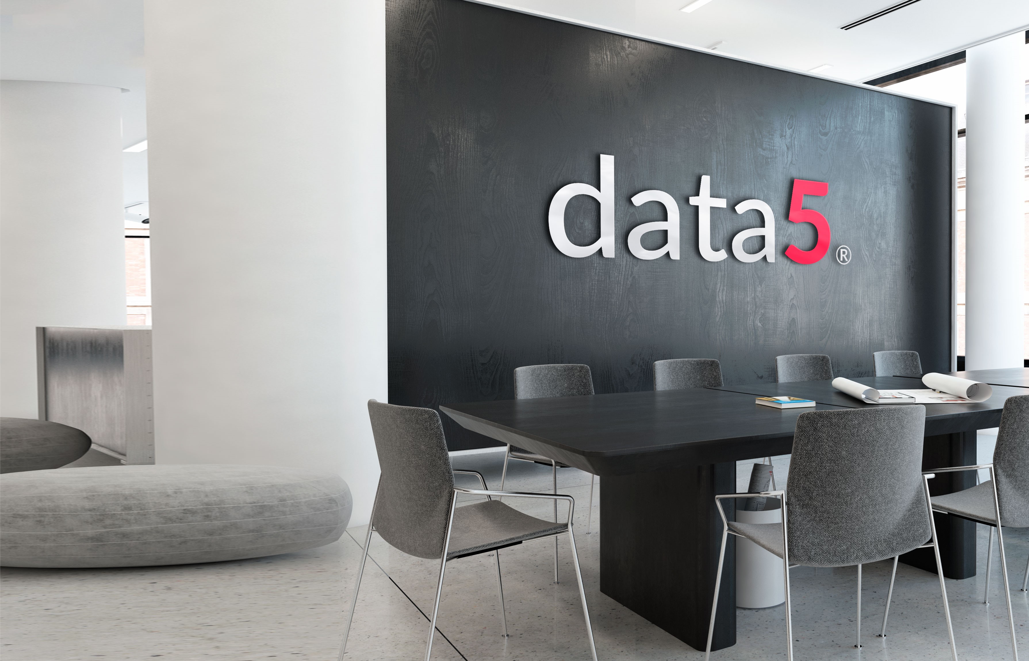 Oficina Data5 - Sala de reuniones moderna