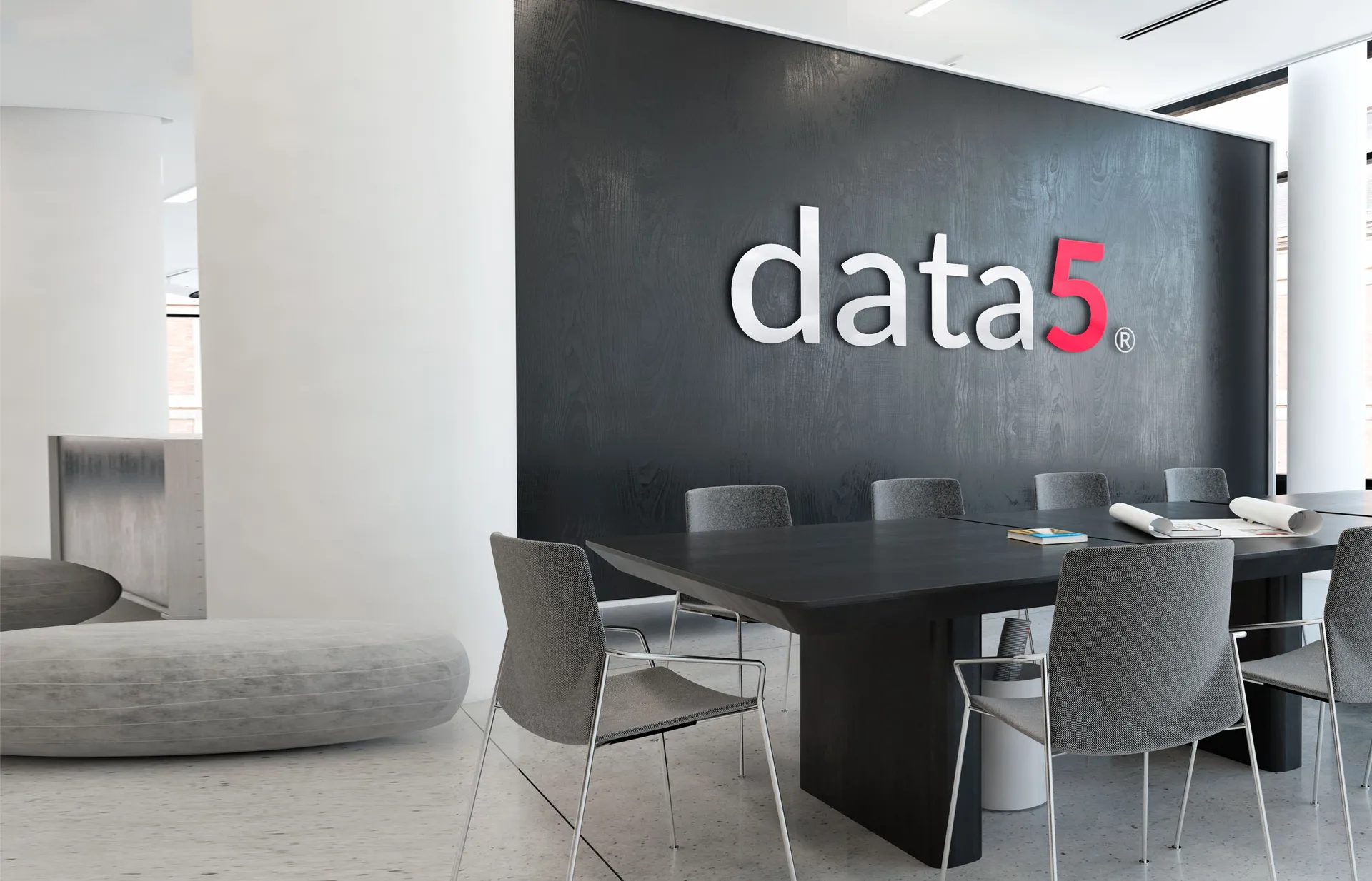 Oficina Data5 - Sala de reuniones moderna
